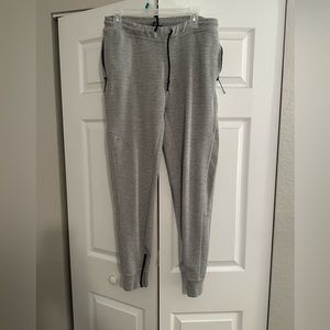 Forever 21 men’s sweat pants size medium.